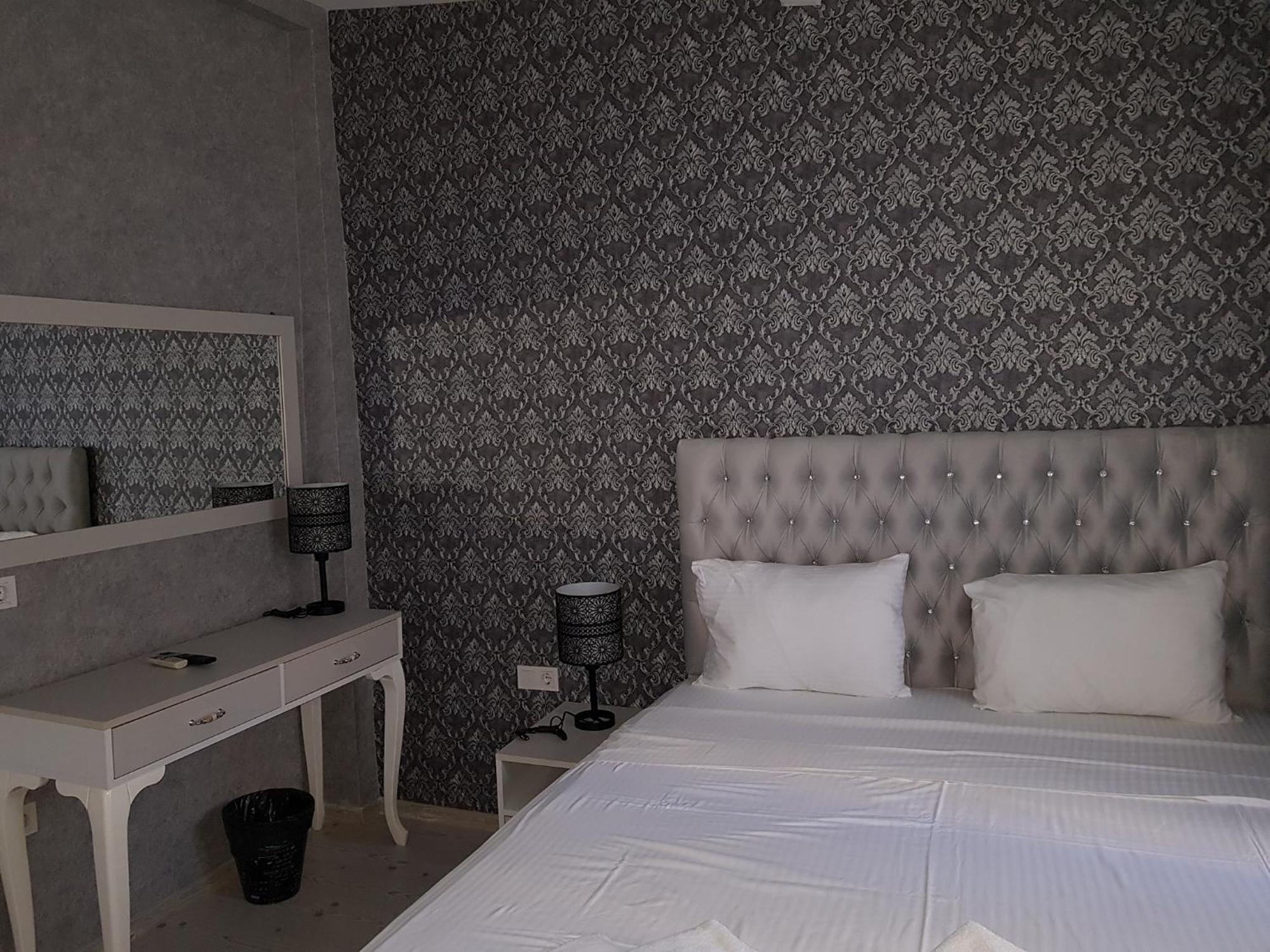 Serife Hanim Konagi Otel *
